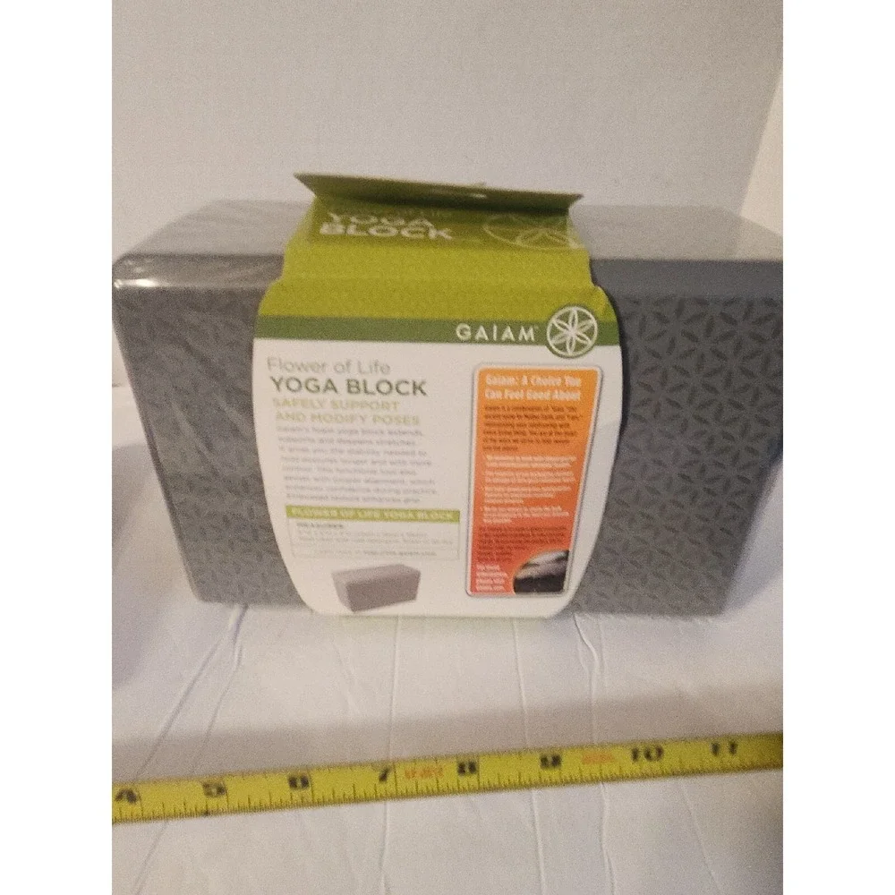 Gaiam Yoga Block + Lotus  Yoga Strap Set, Black New